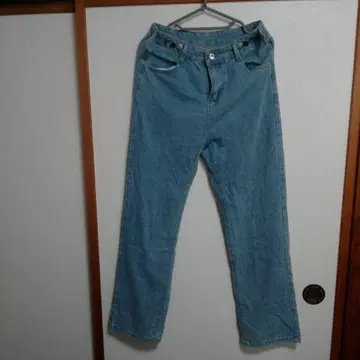 라이트 블루 스트레이트 레그 데님