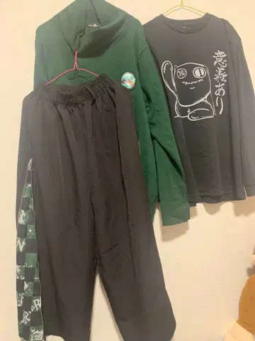 [17일까지 가격 인하 중] 그린 트레이닝복, 블랙 긴팔 T, 하의 세트