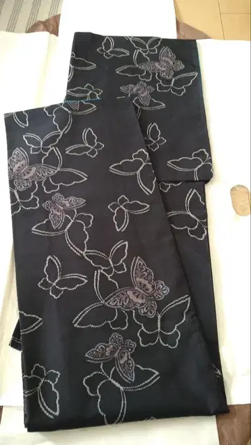 순수 실크 오시마 명주 블랙 베이스 나비