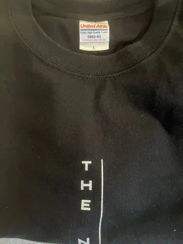 테고시 유야. TNT 로고 화이트 T셔츠입니다. 캐주얼