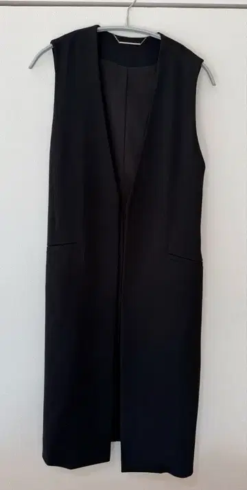 미라 오웬 블랙 슬리브리스 롱 베스트