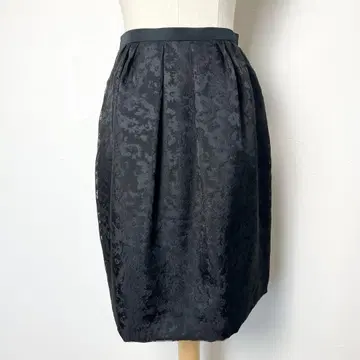 새상품 블랙 자카드 오간자 코쿤 스커트 S-M 무릎 기장 포멀