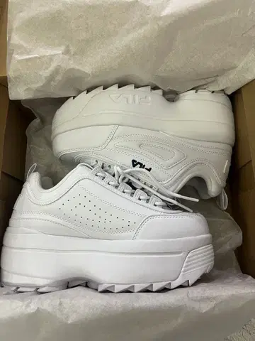 FILA 통굽 화이트 스니커즈