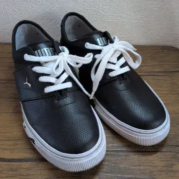 PUMA 블랙 스니커즈