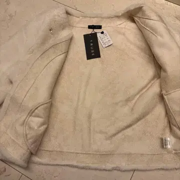 화이트 플리스 가디건 펄 버튼 포함