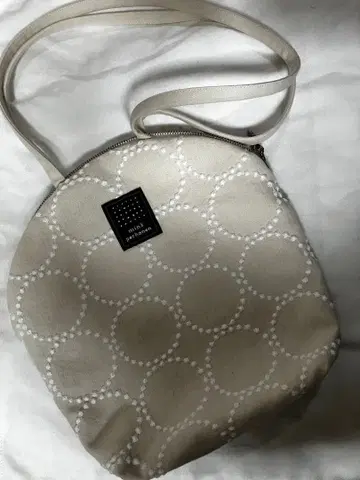 미나 페르호넨 탬버린 머핀 백