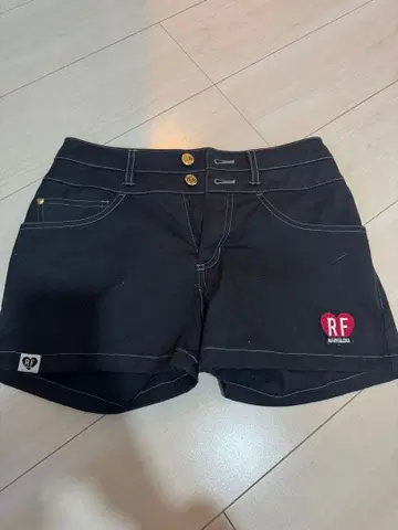 MARK & LONA 블랙 숏팬츠 38