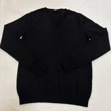 새상품급 유니클로 캐시미어 100% 블랙 V넥 스웨터 M 사이즈