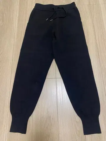 저널 스탠다드 블랙 니트 조거 팬츠