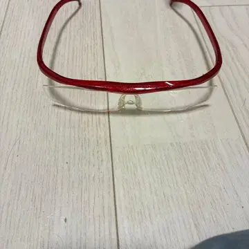 빨간색 프레임 돋보기