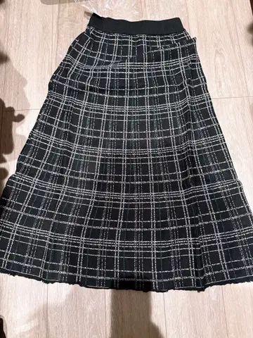 Chez toi 체크 무늬 니트 플레어 스커트