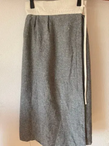 에미오와스 라이트 그레이 울 실크 랩스커트