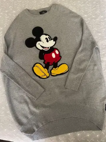 레어 상품 미키마우스 자수 니트 스웨터