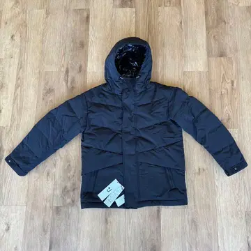 블랙 후드 부착 다운 자켓