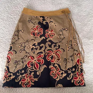 꽃무늬 플레어 스커트 개성있는