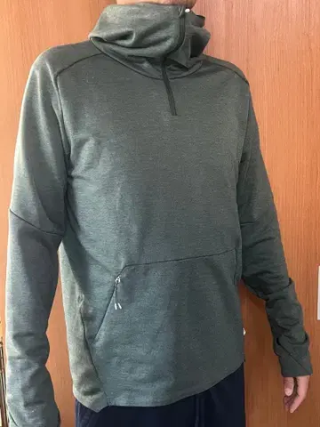 온 on 하이넥 하프 지퍼 후드티 올리브 그린