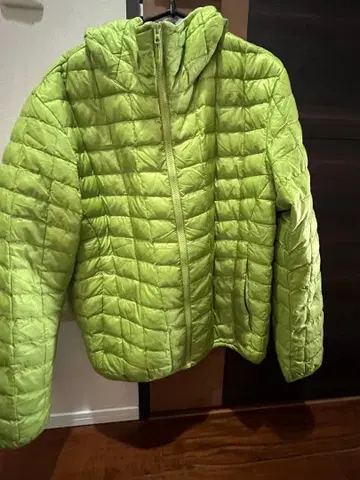 새상품급 유니클로 라임 그린 라이트 다운 자켓 후드 부착 남성용 L
