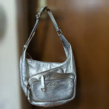 D.G. 실버 가죽 숄더백