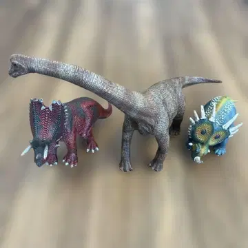 슐라이히 왼쪽부터, 펜타케라톱스, 브라키오사우루스, 스티라코사우루스.