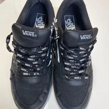 VANS 블랙 스니커즈