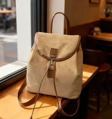 베이지 스웨이드 플랩 백팩