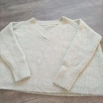 파스텔 컬러 V넥 긴팔 니트 스웨터