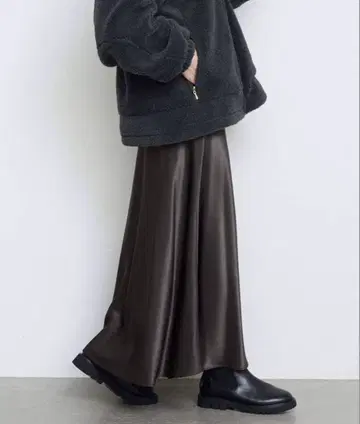 [ SLOBE IENA ] 글로시 새틴 플레어 스커트 2025AW