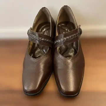 신세츠나 구츠야산 펌프스 23.5cm 브라운