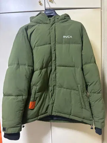 [ 추가 가격 인하! ] RVCA 후드 부착 패딩 자켓 M 사이즈