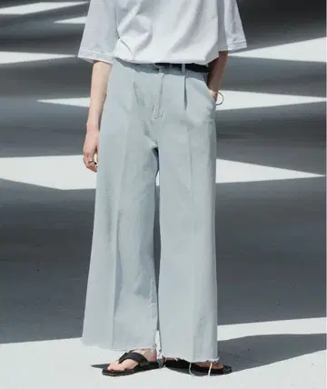 컷오프 와이드 스트레이트 데님 팬츠 (가격 협상 가능)