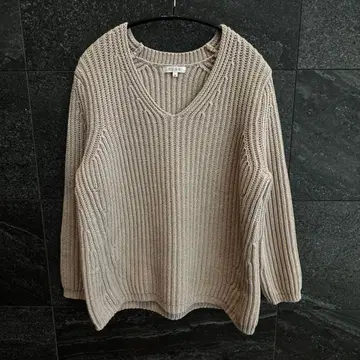 미사용급 새상품급 PLST 베이지 V넥 니트 M 사이즈 큼직한 니트