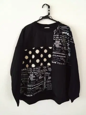 블랙 도트 패치워크 맨투맨