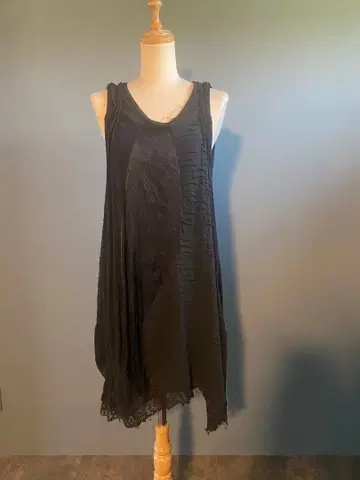 이소재 절개 원피스