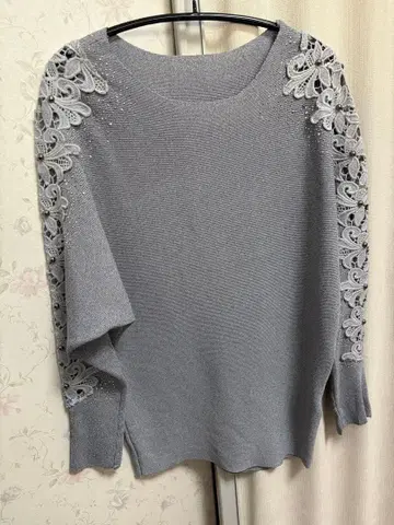 레이스 장식 니트 상의