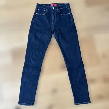 RED CARD Anniversary Highrise 23