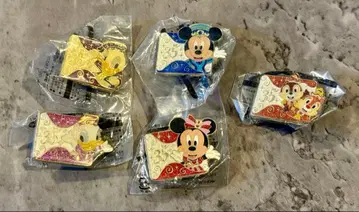 새상품 도쿄 디즈니 리조트 35주년 핀 배지 5종 세트