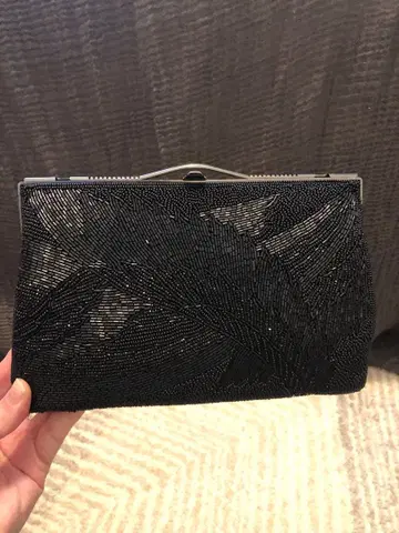 ** [ 엘레강트한 비즈 자수 클러치백 ] **