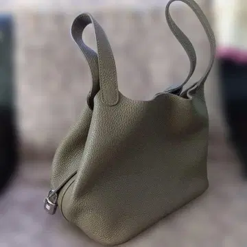 새상품 미사용 천연 가죽 올리브 그린 핸드백