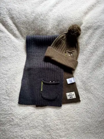 ANYA HINDMARCH x UNIQLO 머플러 니트 모자