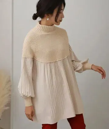 베이지 하이넥 벌룬 슬리브 상의