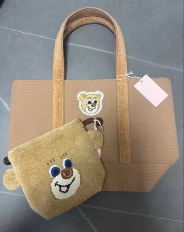 러브러리 바이 페이 올드 테디 와펜 토트백 베이지