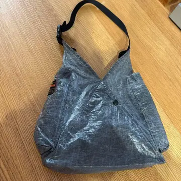 내추럴 디자인 HALFTRACK 숄더백 그레이