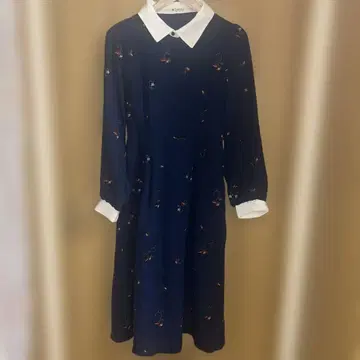 axes femme 딸기 자수 네이비 원피스