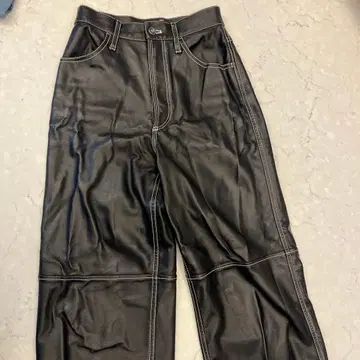 (새상품급) MAISON SPECIAL 비건 가죽 와이드 스트레이트 팬츠