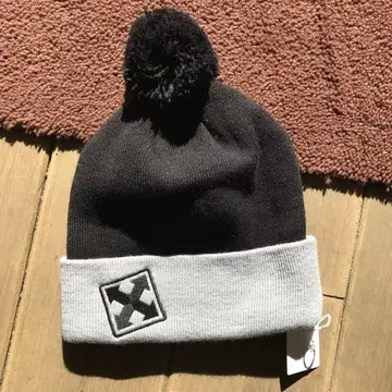 H-Street 폼폼 포함 니트 모자 블랙과 화이트 USA
