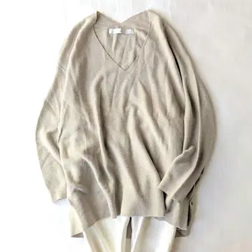 TIARA 티아라 홀 가먼트 편안한 V넥 니트