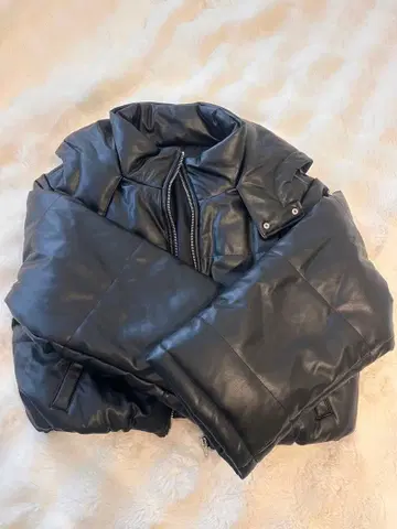 블랙 숏 기장 다운 자켓