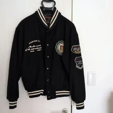 맥그리거 블랙 자켓 M 사이즈