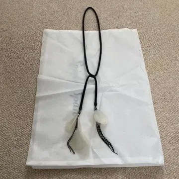 꽃잎 디자인 목걸이