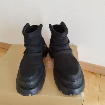 안티쿠아 블랙 숏부츠